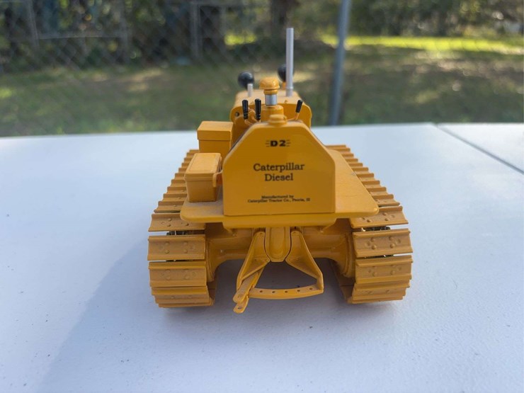 caterpillar-16-image-37