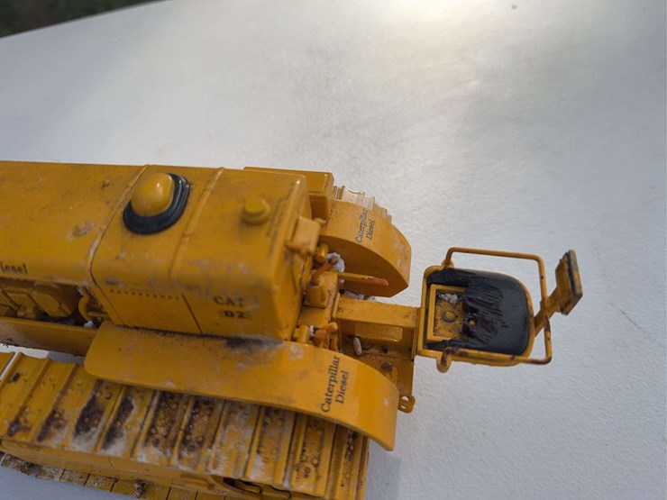 caterpillar-d2-image-13