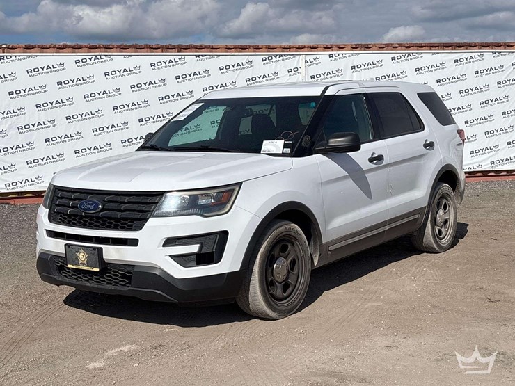 2016-ford-explorer-image-1