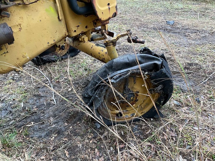 minneapolis-moline-big-mo-400m-army-tractor-image-24