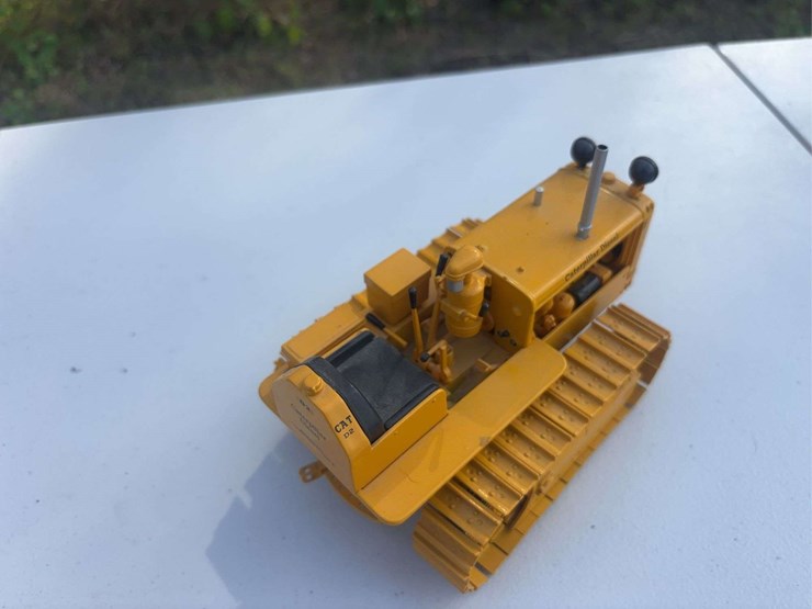 caterpillar-16-image-39