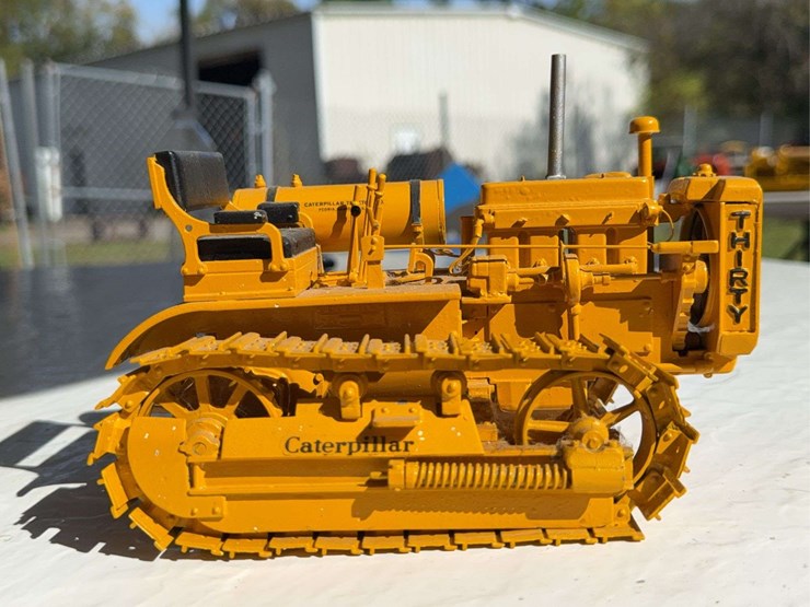 caterpillar-16-image-6
