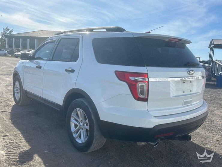 2015-ford-explorer-image-4