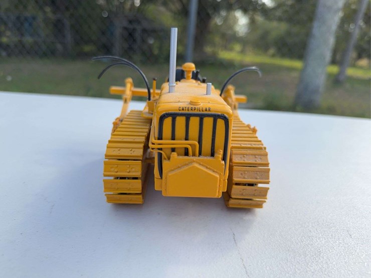 caterpillar-d2-image-12