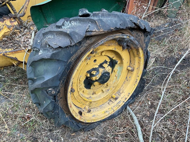 minneapolis-moline-big-mo-400m-army-tractor-image-12