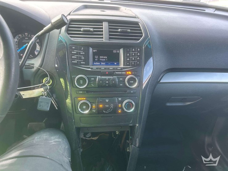 2016-ford-explorer-image-19