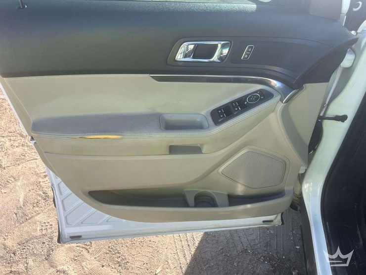 2015-ford-explorer-image-5