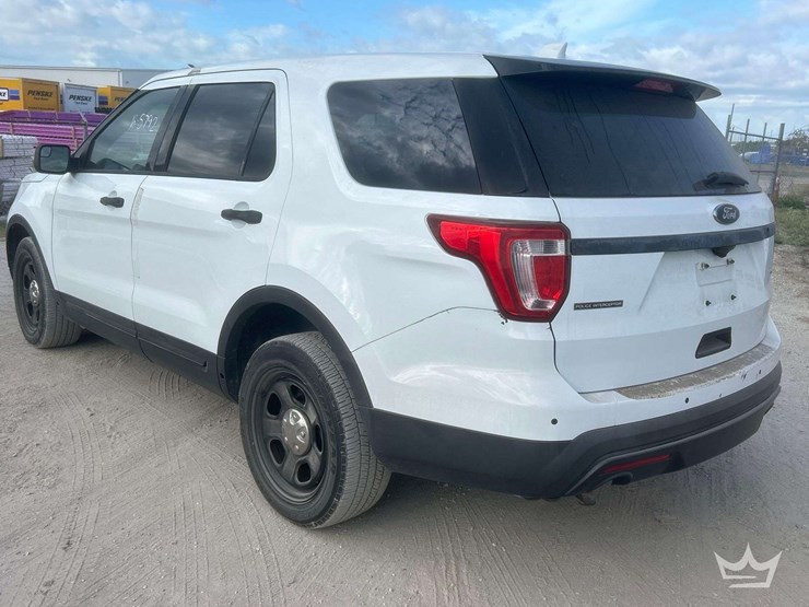 2016-ford-explorer-image-4