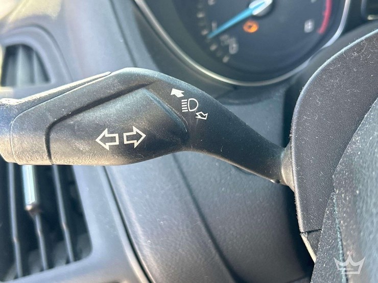 2014-ford-focus-hatchback-image-16