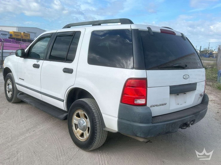 2005-ford-explorer-image-4