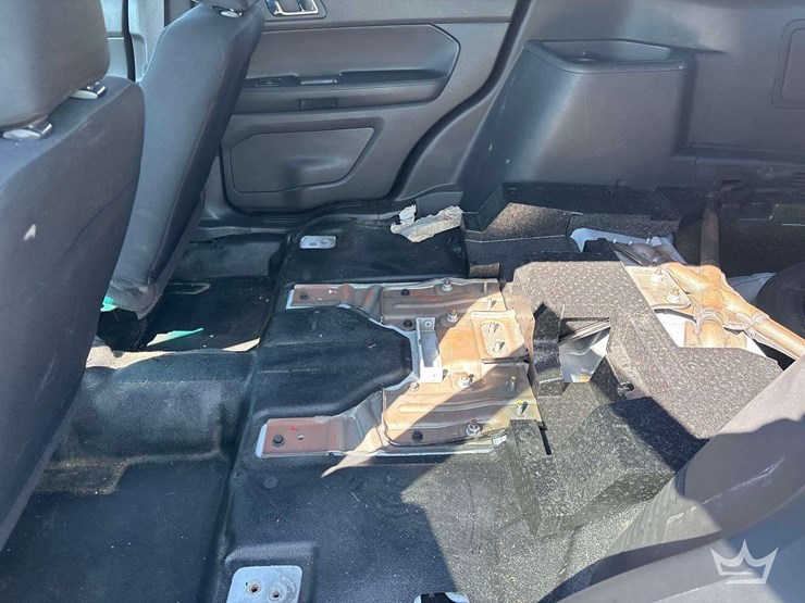 2015-ford-explorer-image-19