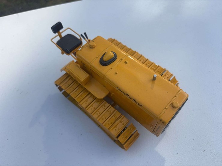 caterpillar-16-image-28