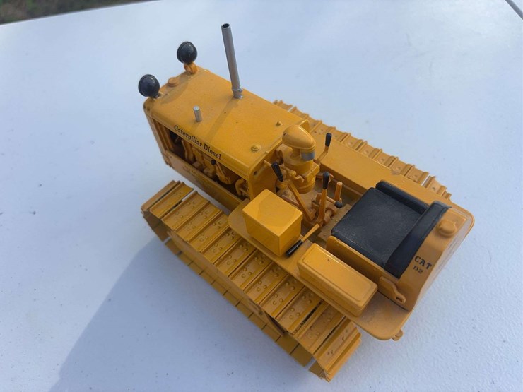 caterpillar-16-image-36