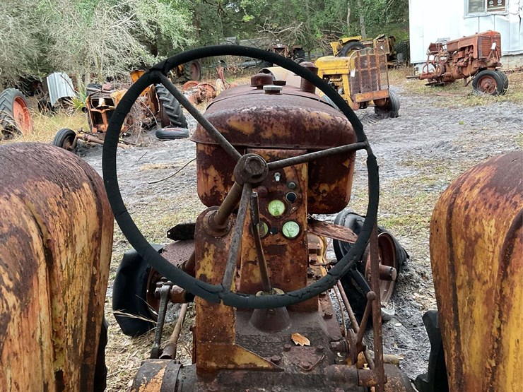 minneapolis-moline-parts-tractor-image-5