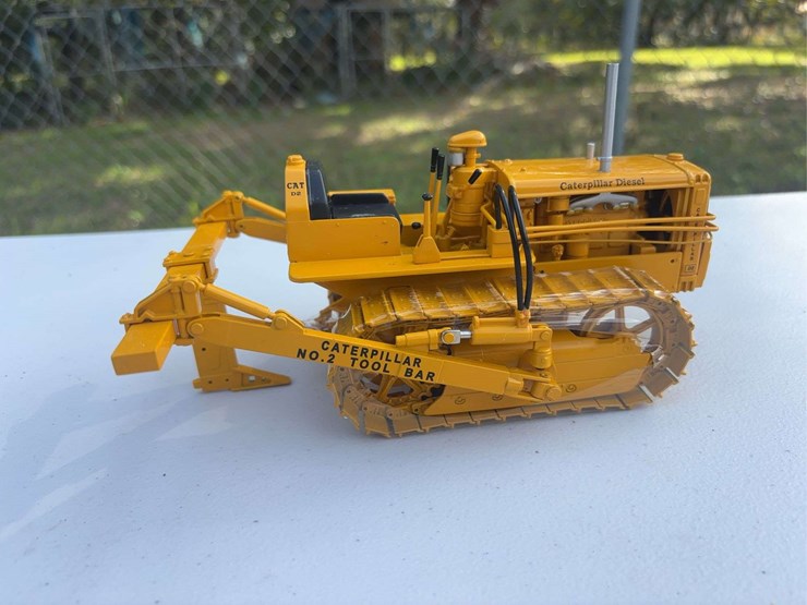 caterpillar-d2-image-10