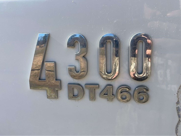 2005-international-durastar-4300-image-3