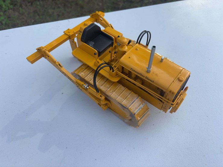 caterpillar-d2-image-12