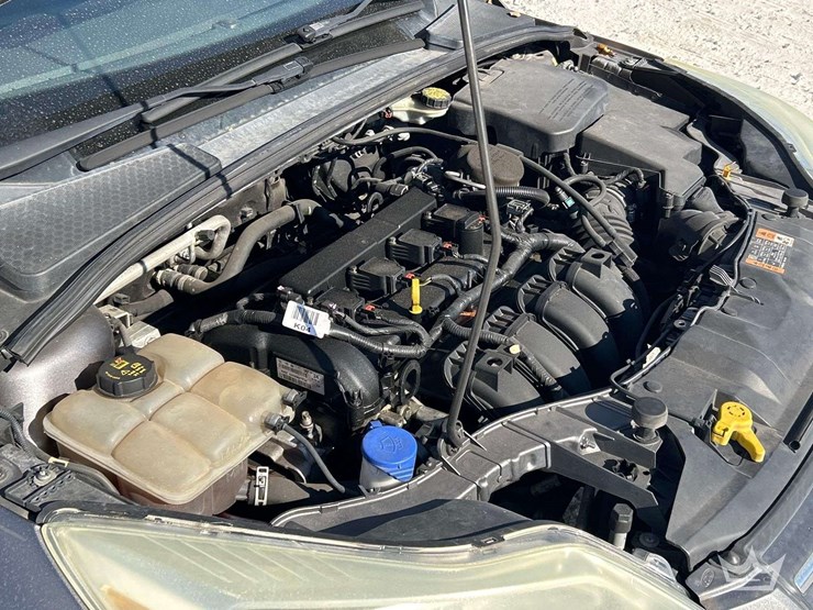 2014-ford-focus-hatchback-image-9