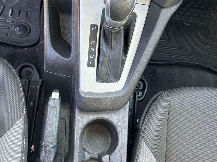 2014-ford-focus-hatchback-image-19