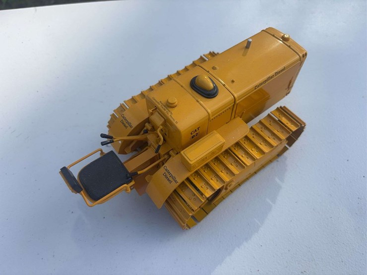 caterpillar-16-image-25