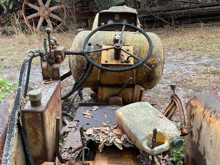 minneapolis-moline-parts-tractor-image-6