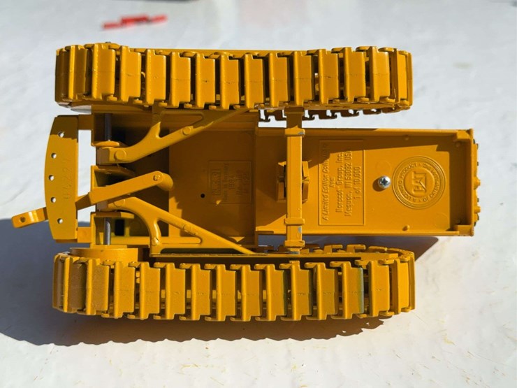 caterpillar-25-image-9