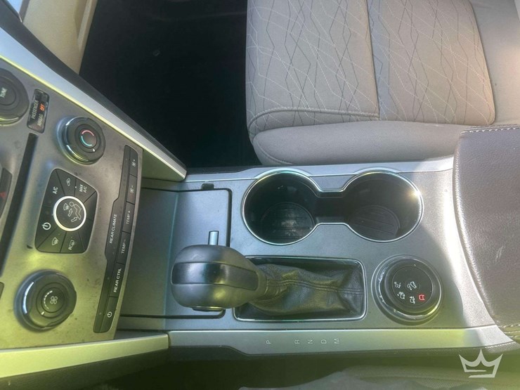 2015-ford-explorer-image-21