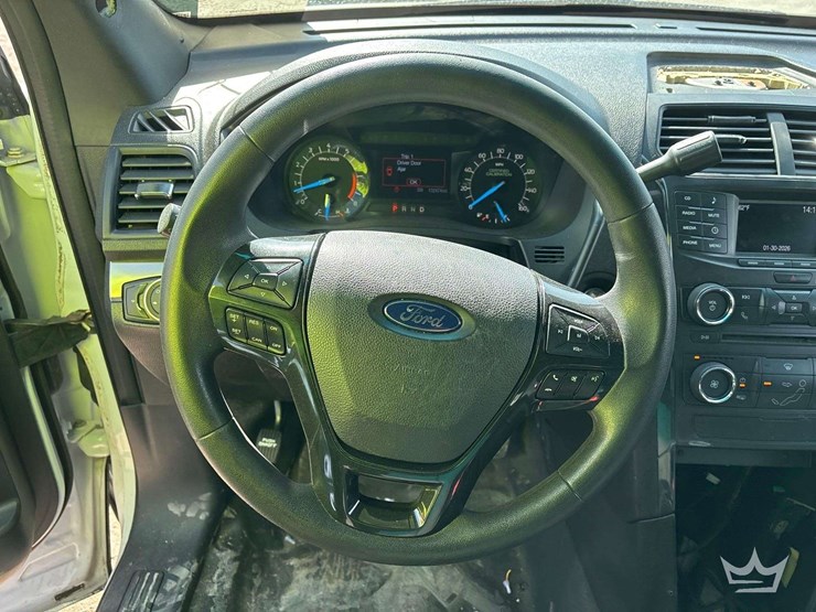 2016-ford-explorer-image-14