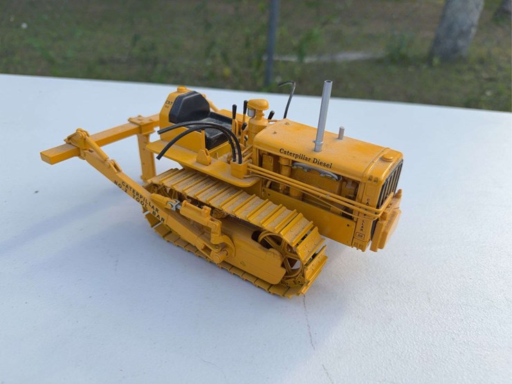 caterpillar-d2-image-11