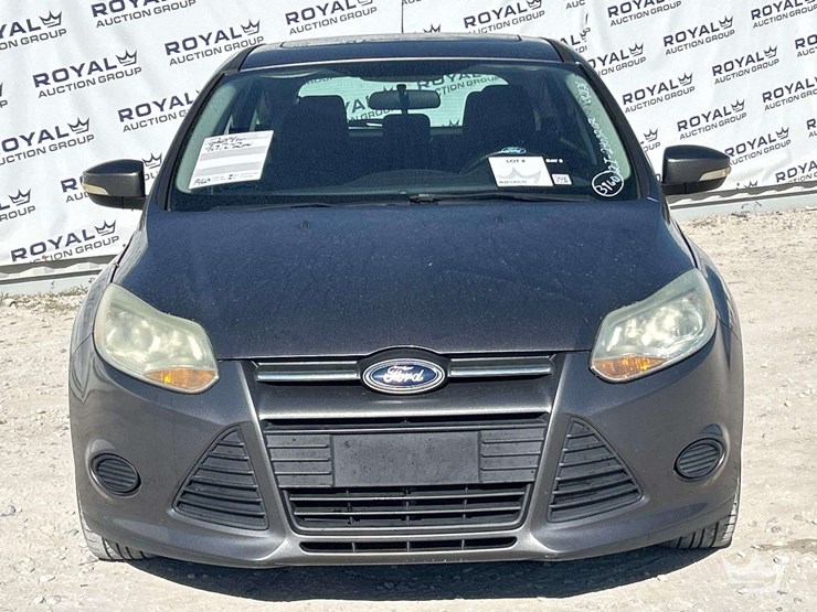 2014-ford-focus-hatchback-image-26