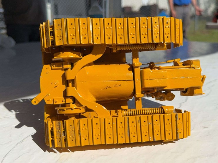 caterpillar-16-image-8