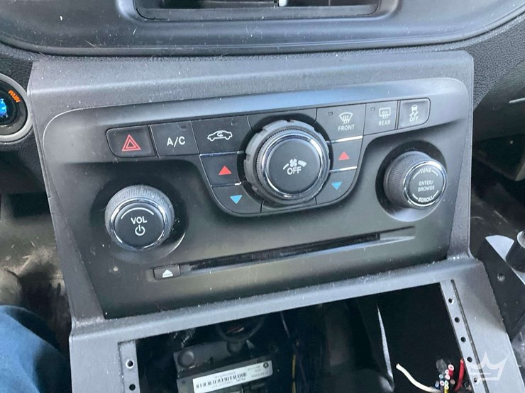 2012-dodge-charger-sedan-image-18