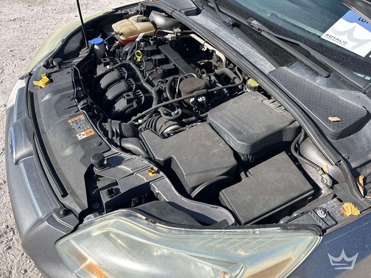 2014-ford-focus-hatchback-image-8