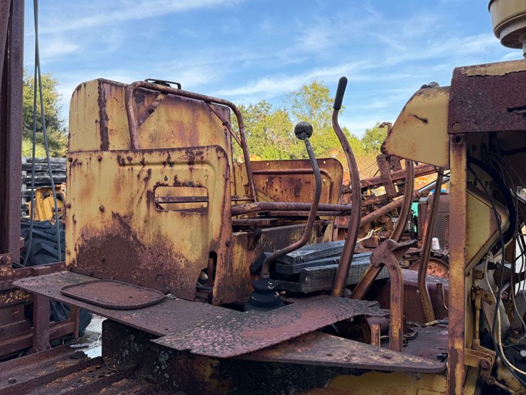 international-crawler-image-9