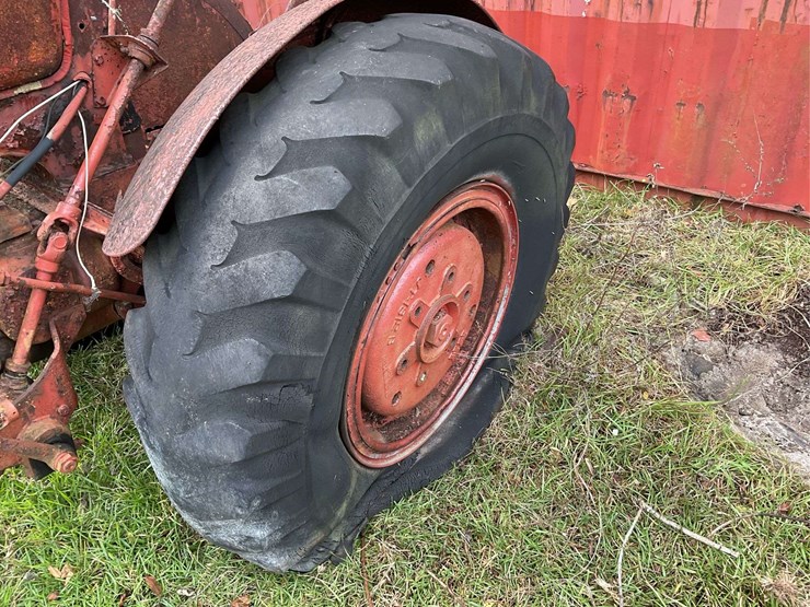 minneapolis-moline-parts-tractor-image-13