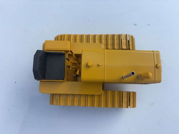 caterpillar-16-image-14