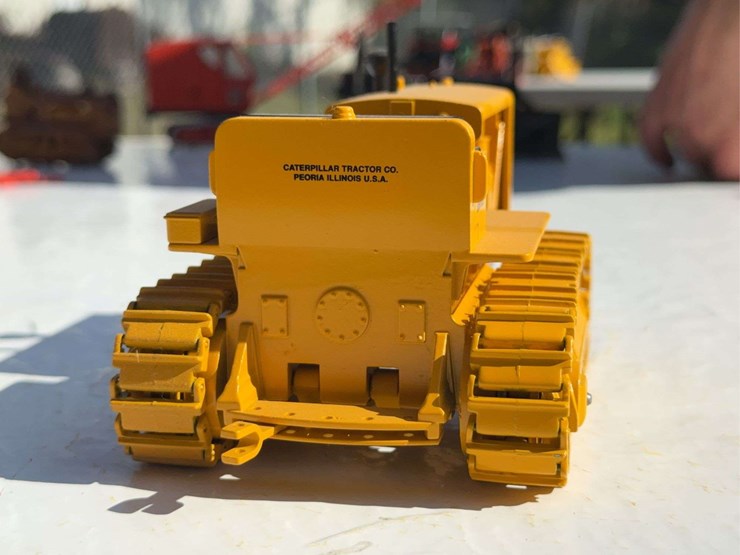 caterpillar-25-image-7