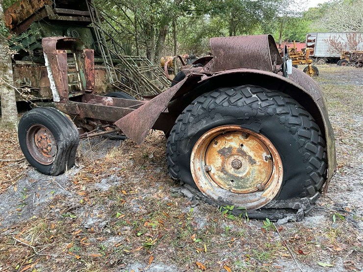 oliver-orchard-project-tractor-image-1