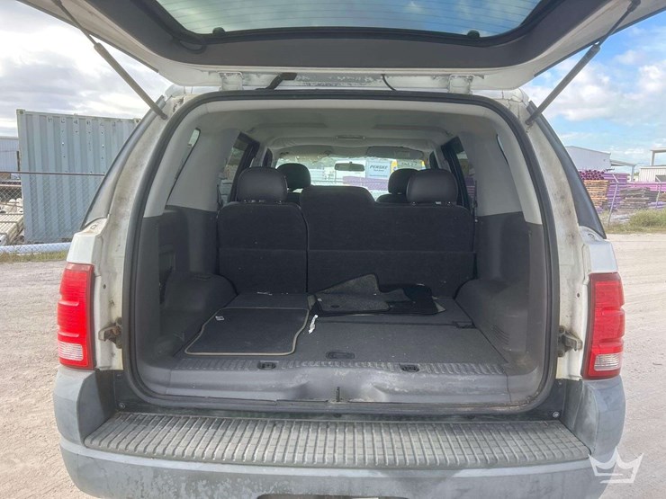 2005-ford-explorer-image-19