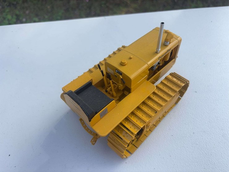 caterpillar-16-image-9