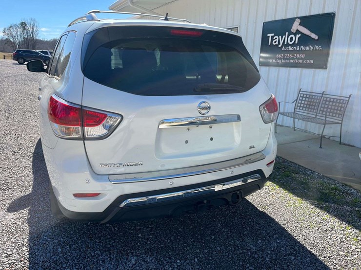 2014-nissan-pathfinder-image-24