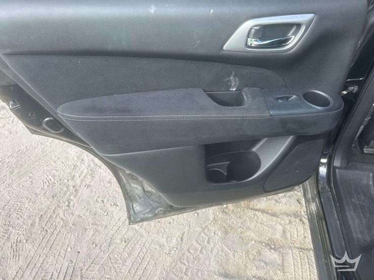 2016-nissan-pathfinder-image-21