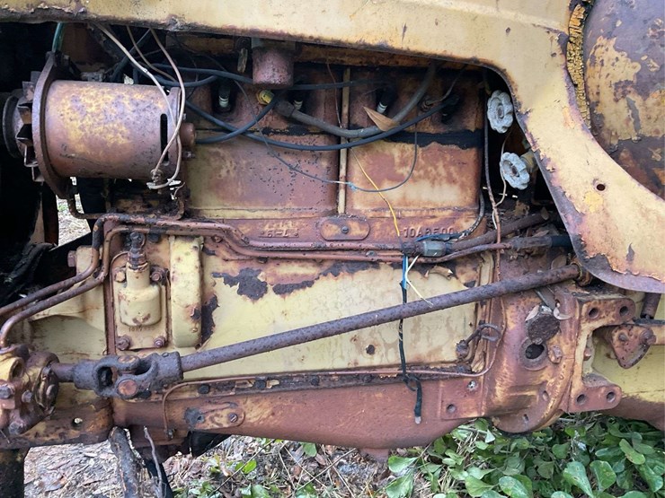 minneapolis-moline-parts-tractor-image-17