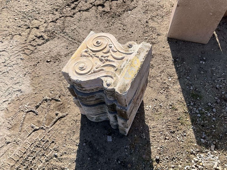 4-concrete-garden-pillars-image-2