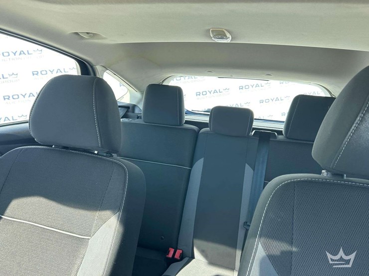 2014-ford-focus-hatchback-image-21