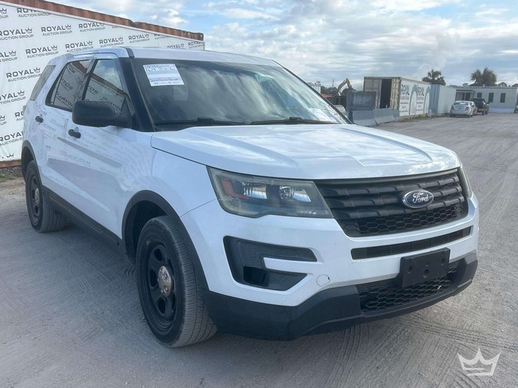 2016-ford-explorer-image-2