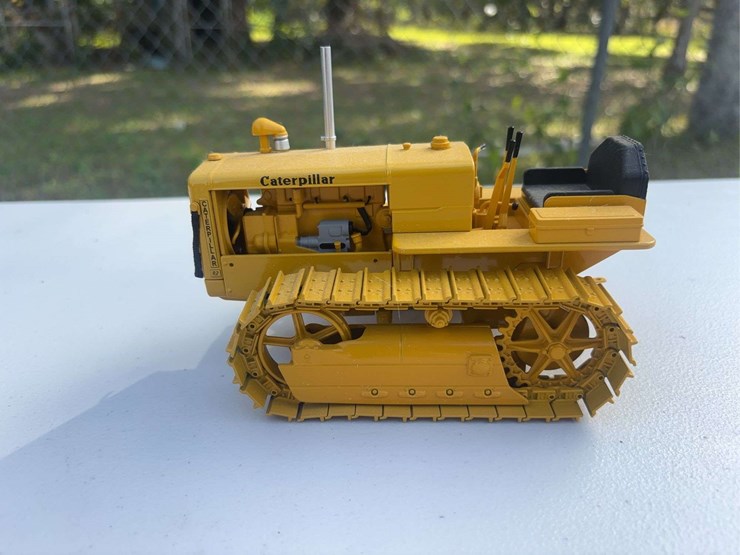 caterpillar-16-image-4