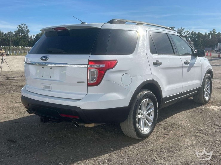 2015-ford-explorer-image-3