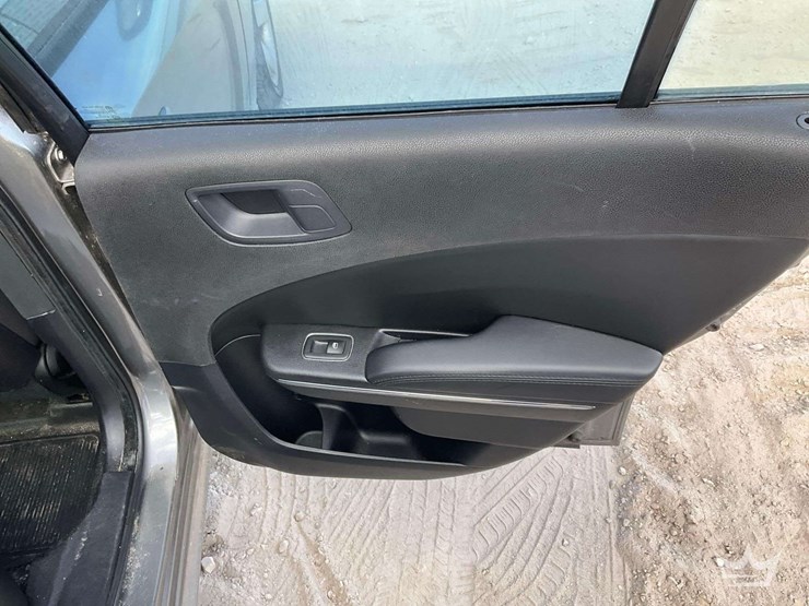 2012-dodge-charger-sedan-image-23