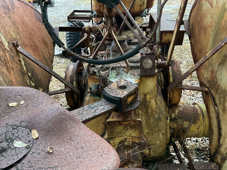 minneapolis-moline-parts-tractor-image-6